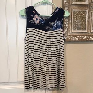 ADORABLE floral and striped tunic tank❤️